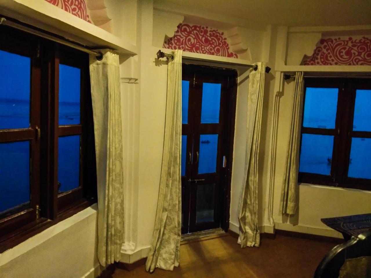 Dwivedi Hotels Hotel Elena Varanasi Exterior foto